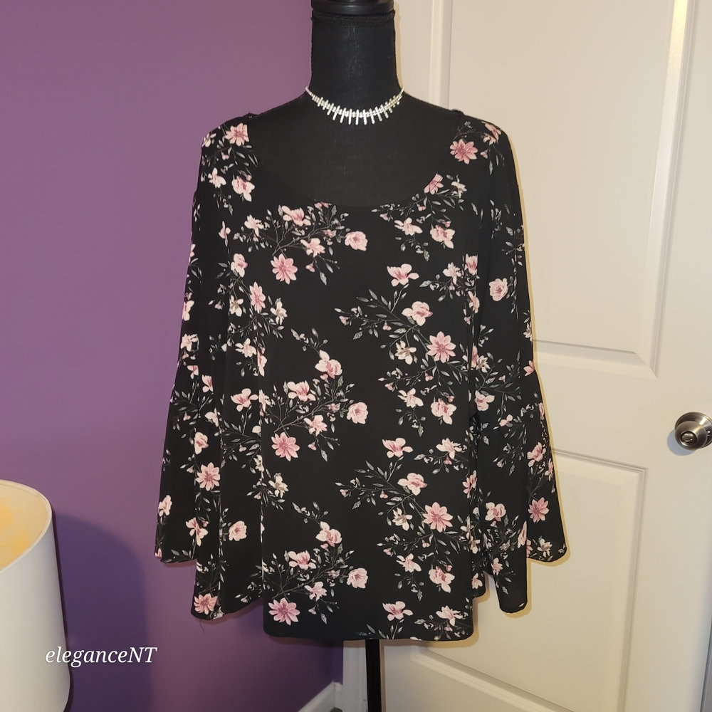 Rue+  Black And Pink Floral Top  With Bell Sleeve Sz: 3X
